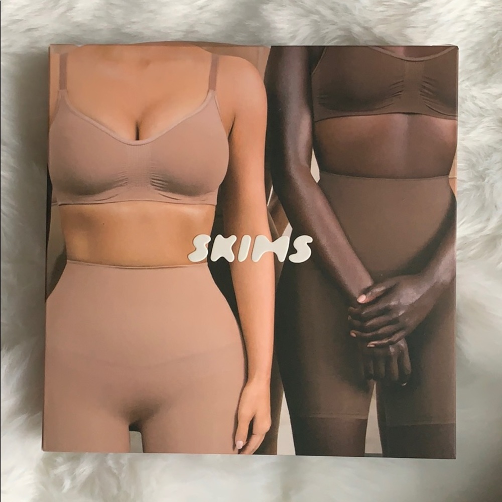 SKIMS Short Mid Thigh Shapewear